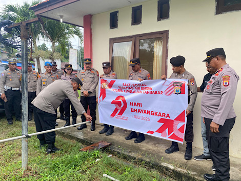 Gelar Bakti Sosial, Polres Kepulauan Tanimbar salurkan air bersih untuk Warga sambut Hari Bhayangkara