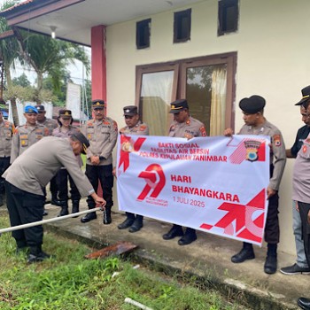 Gelar Bakti Sosial, Polres Kepulauan Tanimbar salurkan air bersih untuk Warga sambut Hari Bhayangkara