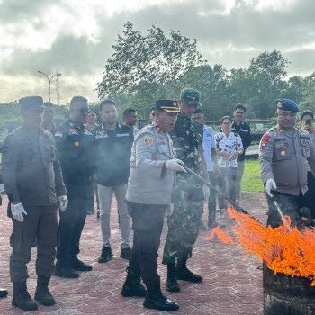 Kejari Maluku Barat Daya Bersama Forkopimda MBD Gelar Pemusnahan Barang Bukti