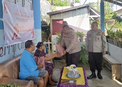 Jelang Hari Bhayangkara Polda Maluku Anjangsana ke Rumah Anggota yang Sakit, Purnawirawan dan Warakauri