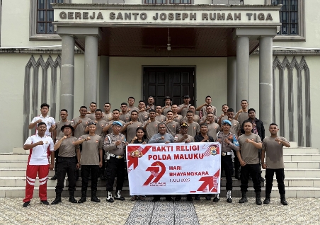 Polda Maluku Bersihkan Gereja Santo Joseph Rumah Tiga, Pastor Berikan Apresiasi