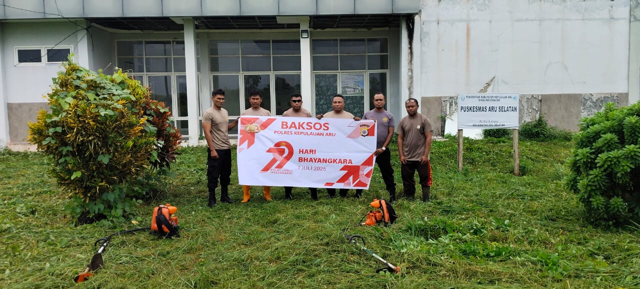 POLSEK JEROL GELAR BAKTI SOSIAL BERSIHKAN PUSKESMAS.
