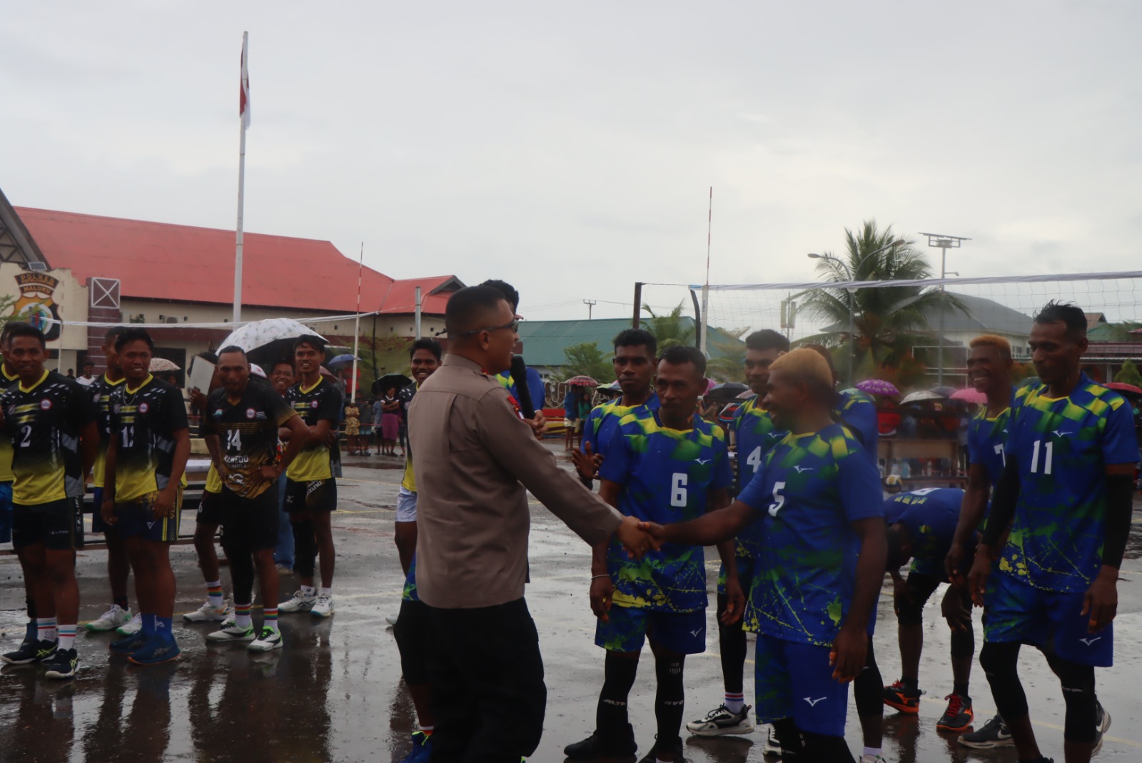 Menyongsong HUT Bhayangkara Ke -79 Kapolres Kepulauan Aru Turut Hadir Dalam Grand Final Voly Polres Kepulauan Aru.