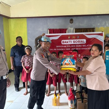 Sipropam Polres Buru Selatan Gelar Bakti Sosial, Salurkan Bantuan Sembako untuk Panti Asuhan