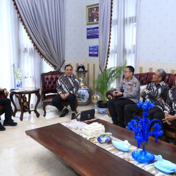 Anjangsana HUT Bhayangkara ke-79, Tim Polri Sambangi Kediaman Jenderal (Purn) Sutarman