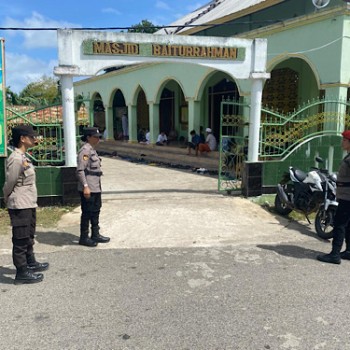 Ciptakan keamanan dan ketertiban, Polwan Polres Kepulauan Tanimbar amankan Sholat Jumat
