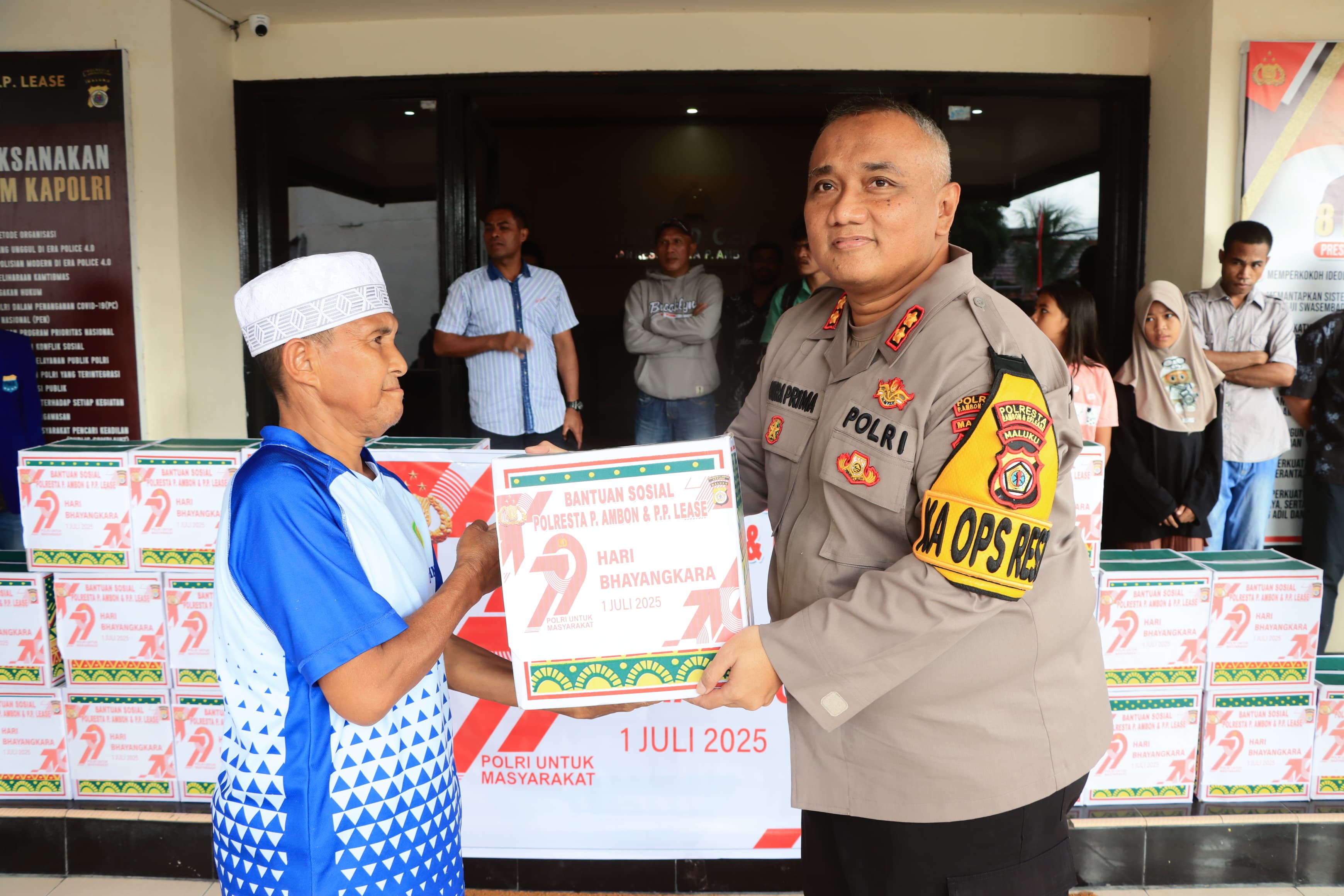 Sambut Hari Bhayangkara ke-79, Polresta Ambon Salurkan 1000 Paket Bansos untuk Masyarakat