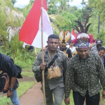 Satgas Damai Cartenz-2025 Hadir di Prosesi Adat Papua: Wujudkan Damai Lewat Budaya