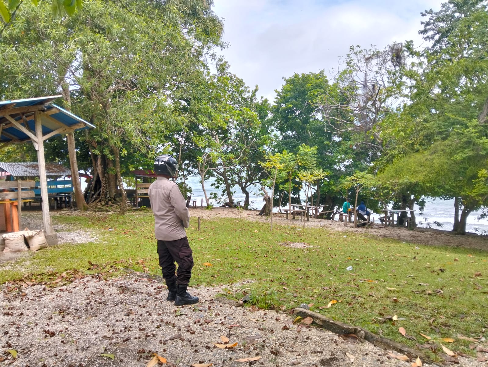 Personil Polsek Amahai Kembali Laksanakan Patroli Di Tempat Wisata