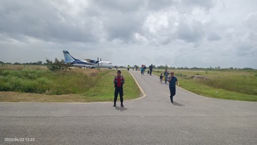 Personil Polres MBD Maksimalkan Pengamanan Aktifitas Penumpang di Bandara Moa