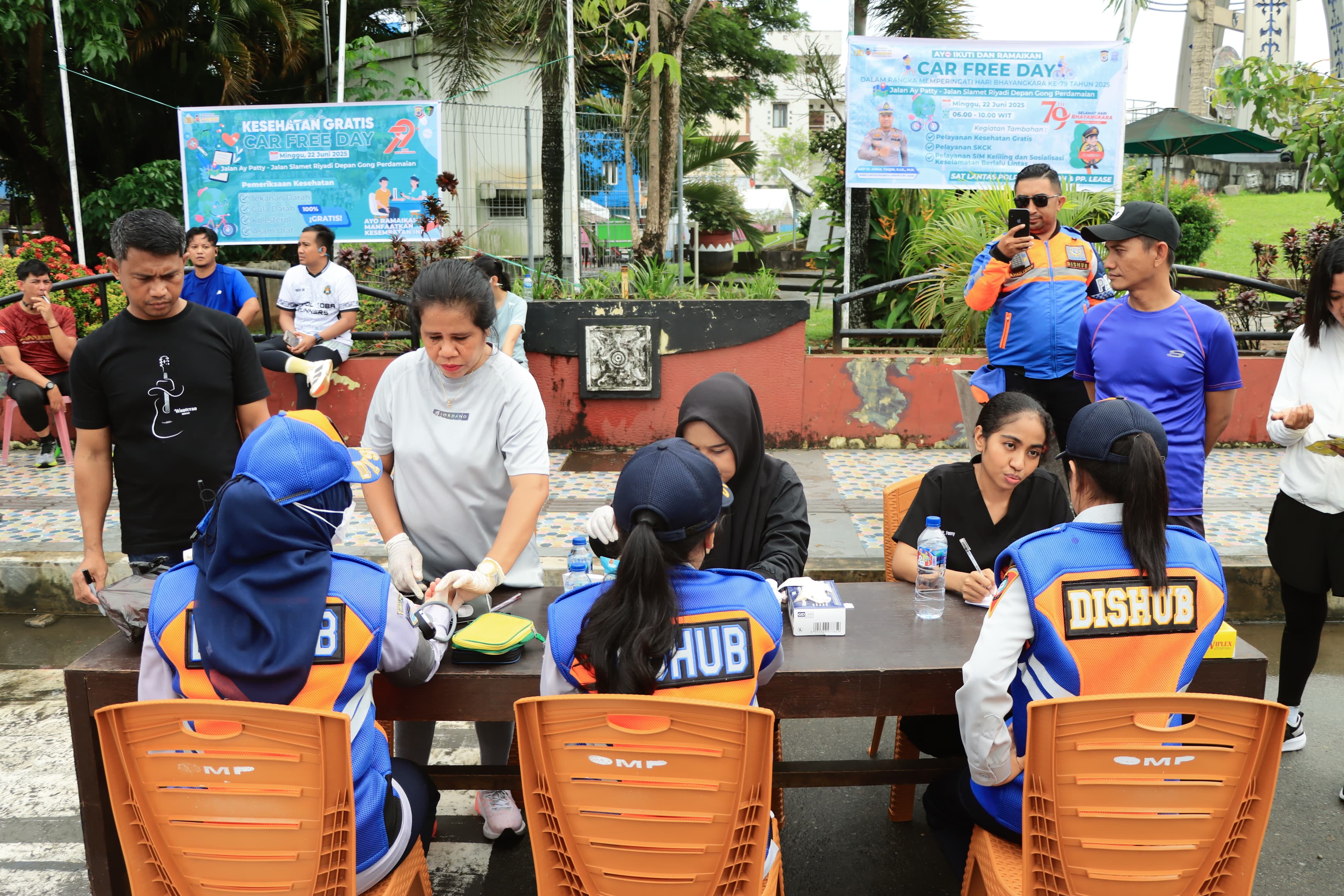 Semarak Car Free Day Polda Maluku dan Polresta Ambon Warnai Peringatan Hari Bhayangkara ke-79 di Kota Ambon
