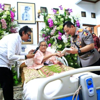 Kapolri Hadiri Perayaan Ulang Tahun ke-100 Ny. Meriyati Hoegeng, Simbol Kesetiaan dan Keteladanan