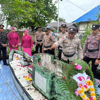 Polsek Geser Laksanakan Ziarah Makam Jelang Hari Bhayangkara ke-79
