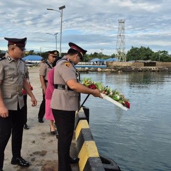 Kenang Jasa Para Pahlawan, Kapolres SBT Pimpin Upacara Tabur Bunga Jelang Hari Bhayangkara ke-79