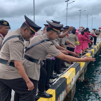 Polres Buru Selatan Gelar Upacara Tabur Bunga, Dalam Rangka Hari Bhayangkara Ke-79