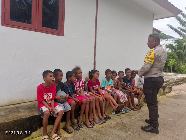 Sambangi Anak-Anak, Bhabinkamtibmas Romean kembali tunjukkan Polisi sebagai Sahabat Anak