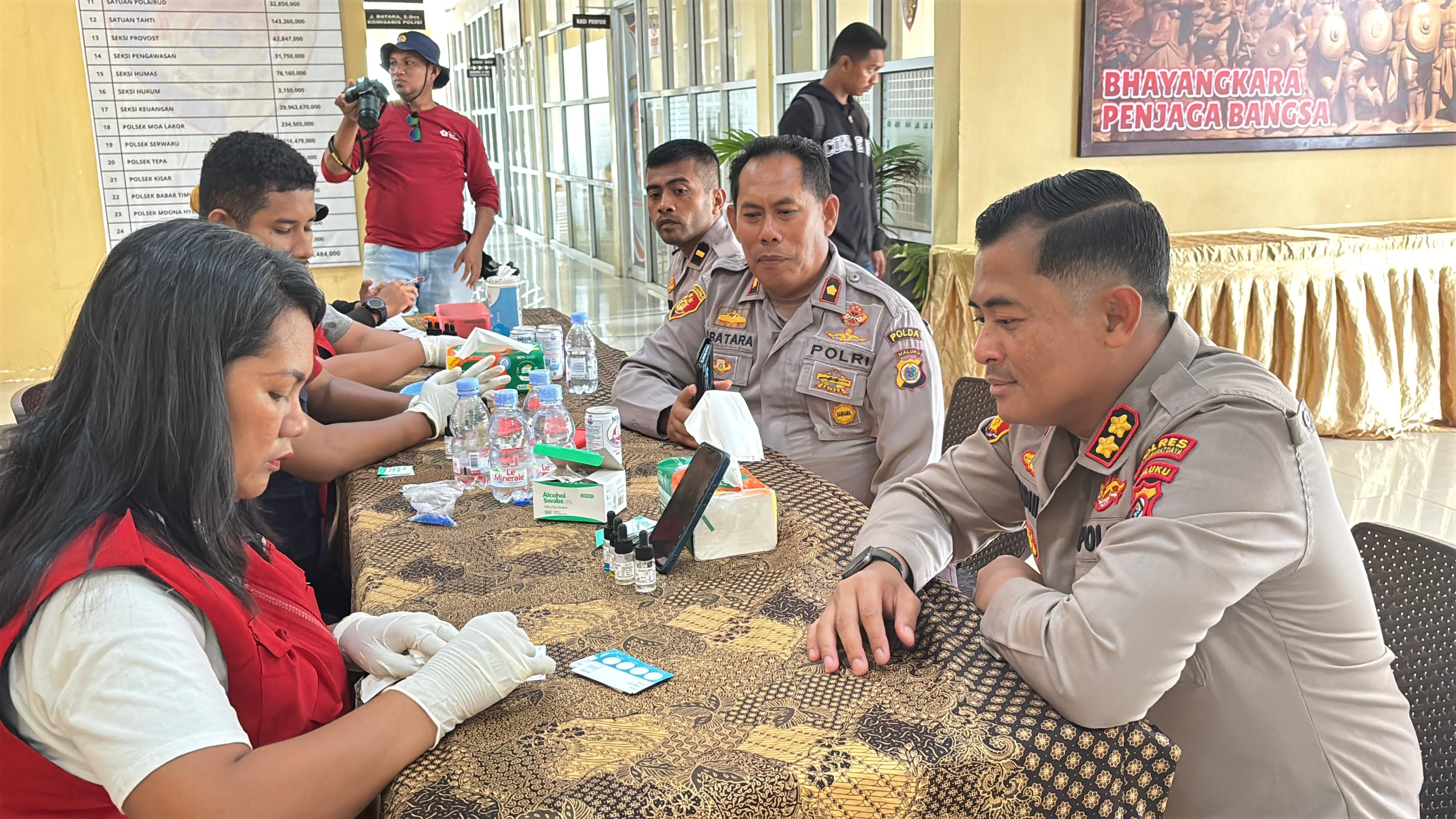 Jelang Hari Bhayangkara ke-79, Polres Maluku Barat Daya Bersama PMI Gelar Bhakti Kesehatan
