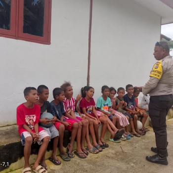 Sambangi Anak-Anak, Bhabinkamtibmas Romean kembali tunjukkan Polisi sebagai Sahabat Anak