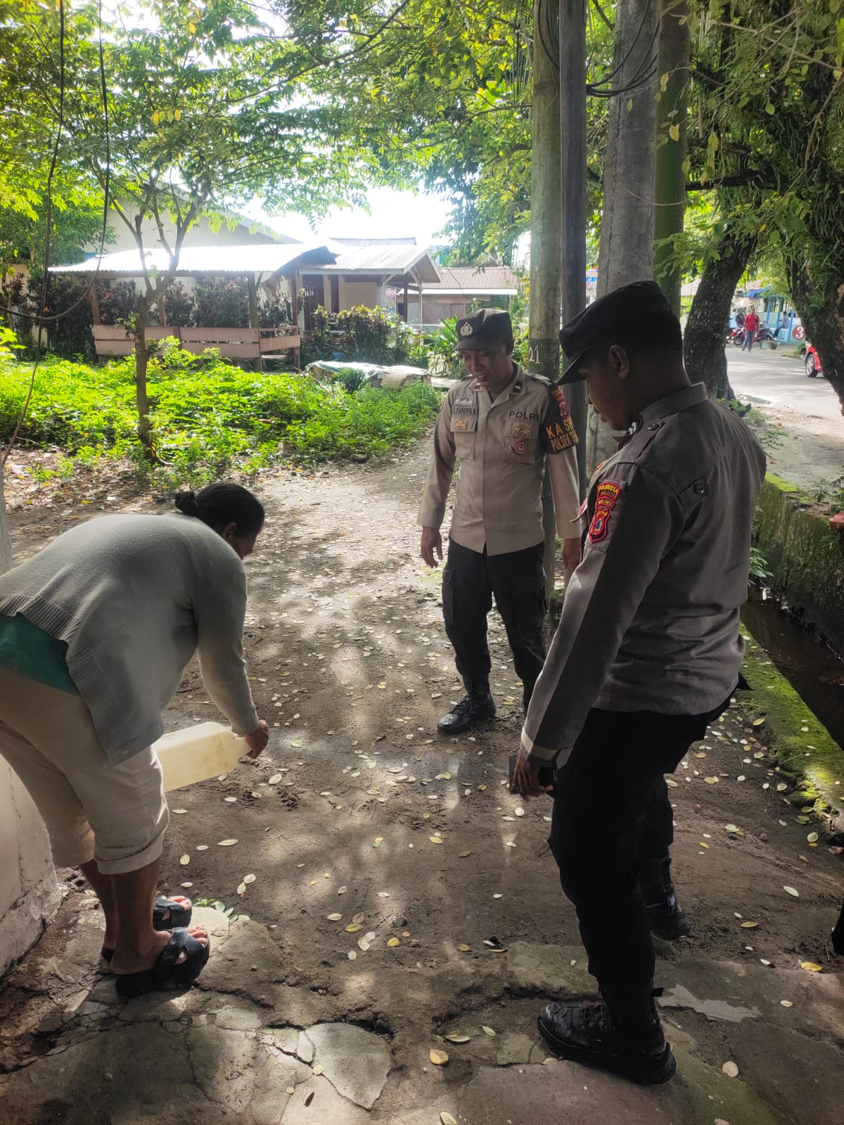 Polsek Teluk Ambon Gelar Razia Miras, Sopi Langsung  Dimusnahkan di Tempat