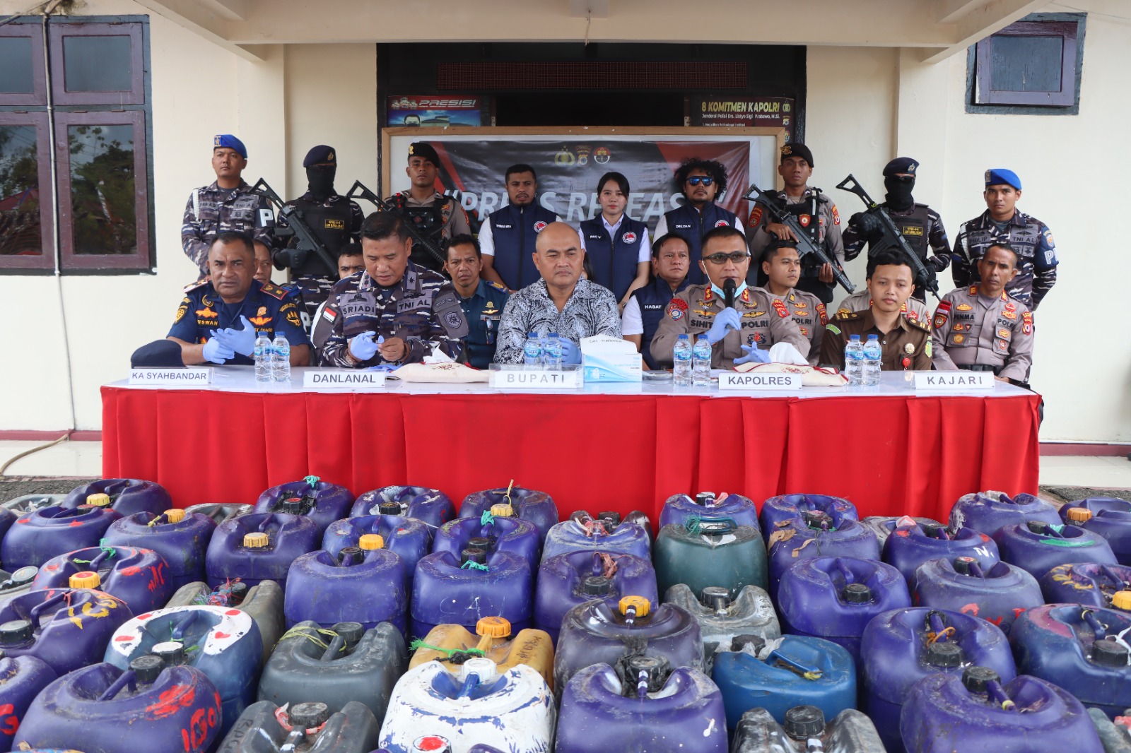 Polres Kepulauan Aru Laksanakan Press Release Pemusnahan Barang Bukti Minuman Keras Tradisional Jenis Sopi.