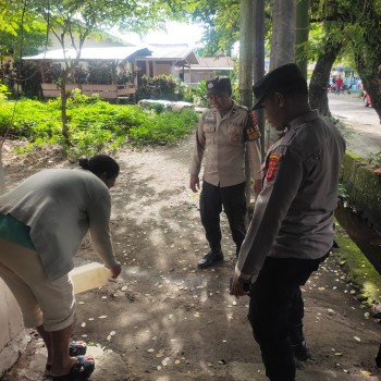 Polsek Teluk Ambon Gelar Razia Miras, Sopi Langsung  Dimusnahkan di Tempat