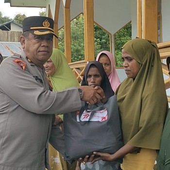 Jelang Hari Bhayangkara ke-79, Polres SBT Berikan Bantuan Sosial Kepada Masyarakat