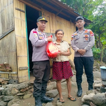 Polri Untuk Masyarakat, Polsek Damer Salurkan Bantuan Sosial Jelang Hari Bhayangkara ke 79