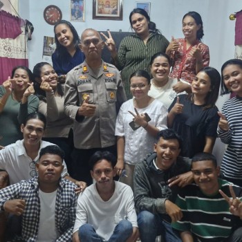 Kapolsek Nusaniwe Hadiri Ibadah Pemuda AMGPM Ranting OSM, Ajak Generasi Muda Jadi Pelopor Kamtibmas