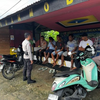Sambut Hari Bhayangkara Ke 79, Sat Binnmas Polres Buru Selatan Lakukan Sambang dan Berikan Himbauan Kamtibmas Kepada Warga.