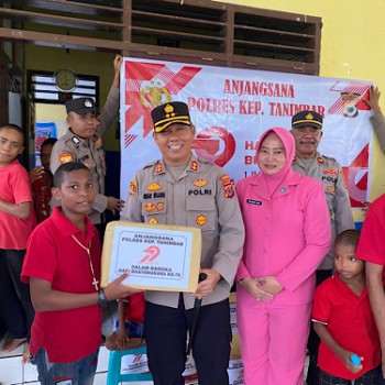 Polres Kepulauan Tanimbar berbagi Kebaikan dengan Anak Panti Asuhan, sambut Hari Bhayangkara ke-79