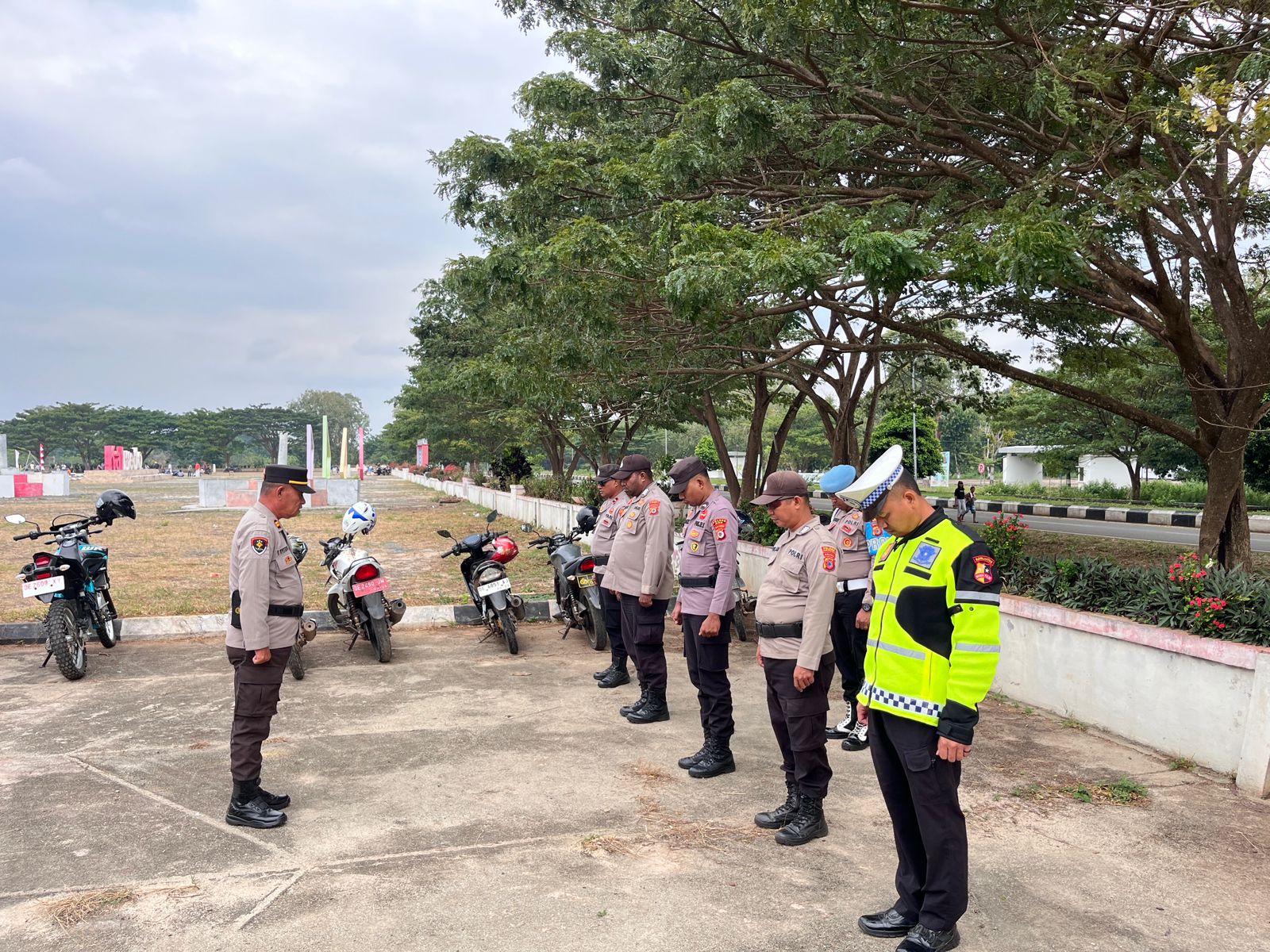 Personel Polres MBD Amankan Turnamen Bupati MBD Cup II Tahun 2025