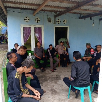 Bhabinkamtibmas Bripka Meyoka Berilan Pemahaman Kamtibmas Kepada Masyarakat