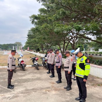 Personel Polres MBD Amankan Turnamen Bupati MBD Cup II Tahun 2025