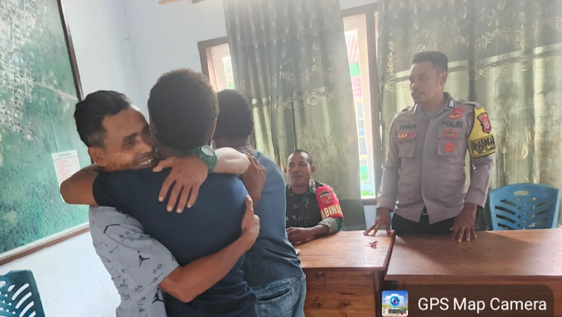 Hadir sebagai solusi, masalah Warga di Desa Latdalam berhasil diselesaikan TNI Polri