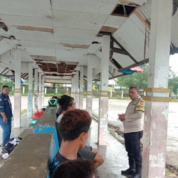 Lewat patroli sambang, Bhabinkamtibmas Sifnana sosialisasikan layanan 110
