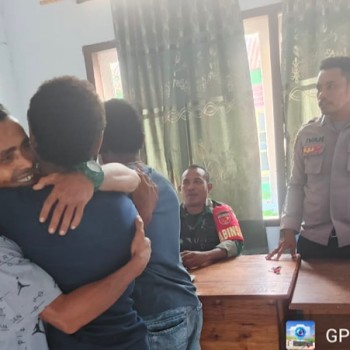 Hadir sebagai solusi, masalah Warga di Desa Latdalam berhasil diselesaikan TNI Polri