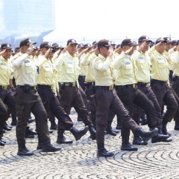 Satpam dan Potmas Ikut Ambil Bagian dalam Devile Hari Bhayangkara ke-79 di Monas