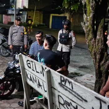 Patroli Polsek Waisarisa, Pantau Pemukiman Warga Antisipasi Gangguan Kejahatan.