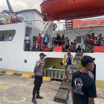 KPPP Polsek Kisar Amankan Aktifitas Warga di Pelabuhan Laut Wonreli