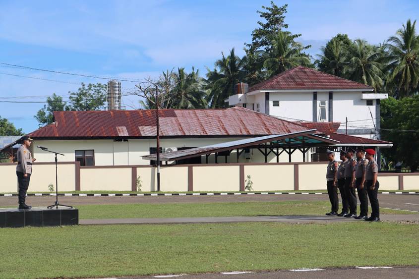 Kapolres SBT Pimpin Langsung Upacara Korps Rapor Personel Polres SBT dan Kompi Brimob Bula