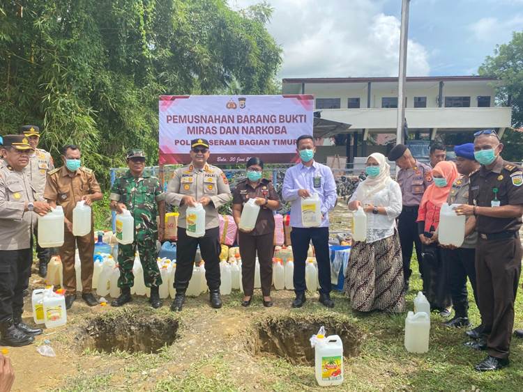 2 Bulan Menjabat, Kapolres SBT Sita dan Musnahkan Ribuan Miras