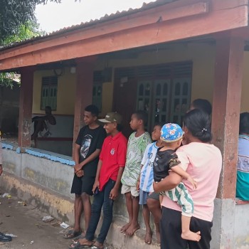 Melalui Giat DDS Bhabinkamtibmas Polsek Taniwel Timur Berikan Pesan Kamtibmas Pada Warga.