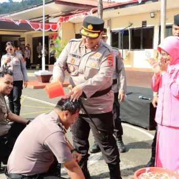 Kapolresta Ambon Pimpin Upacara Kenaikan Pangkat 62 Personel Polri Jelang Hari Bhayangkara ke-79