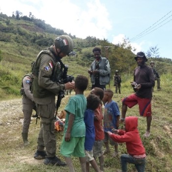 Patroli Humanis dan Layanan Kesehatan Satgas Ops Damai Cartenz Warnai Kondusivitas di Wamena, Jayawijaya