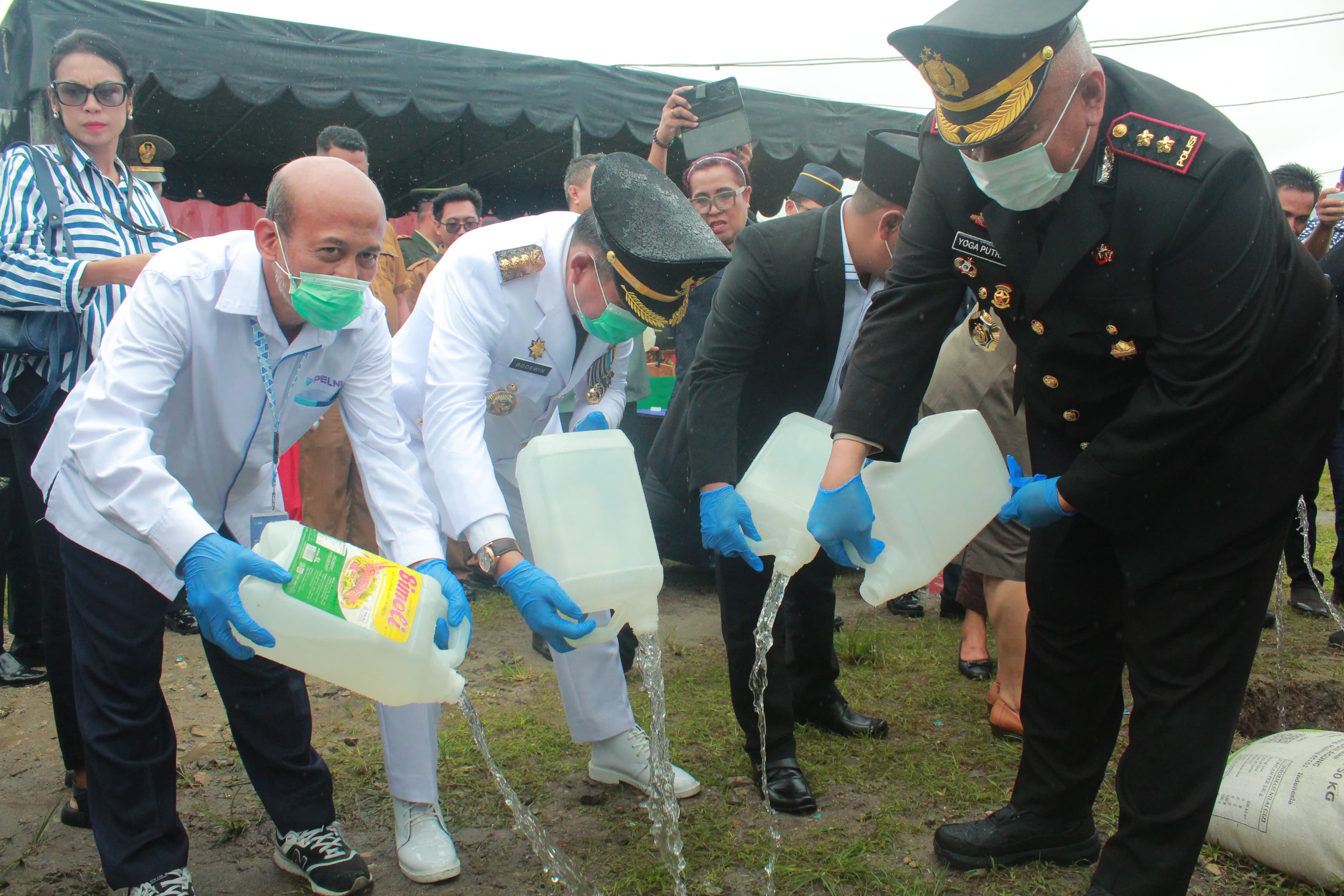 Polresta Ambon Musnahkan 5.000 Liter Miras Sitaan dalam Rangka Hari Bhayangkara ke-79