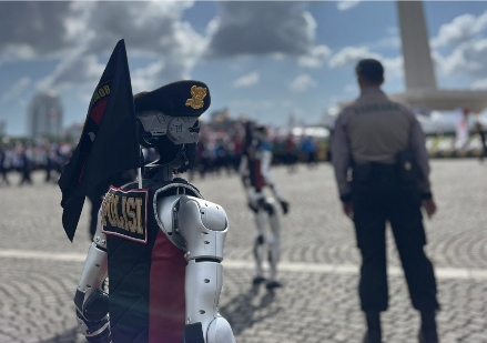Polri Perkenalkan 30 Robot Pionir Dalam Defile Hari Bhayangkara Ke-79