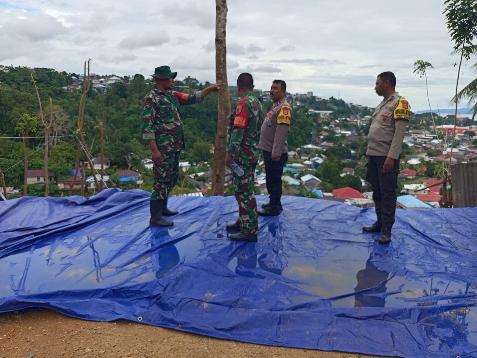 Bhabinkamtibmas Lakukan Monitoring dan Himbauan di Lokasi Longsor yang Menelan Korban Jiwa