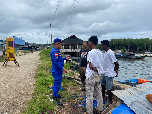 Kunjungi Nelayan, Sat Polair Polres Kepulauan Tanimbar sosialisasikan layanan 110