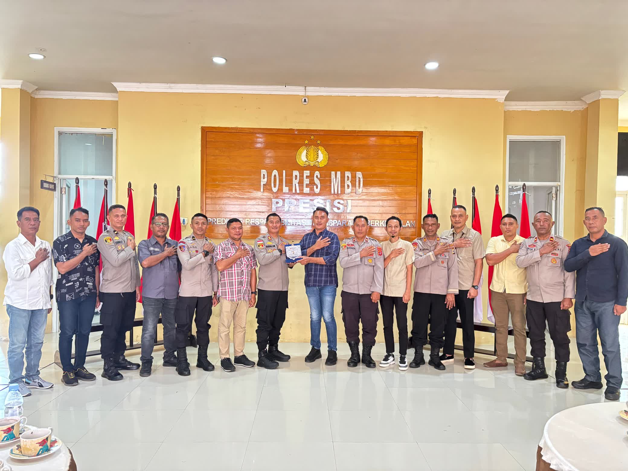 Perkuat Sinergitas, Kapolres Maluku Barat Daya Terima Kunjungan Silaturahmi Ketua Bawaslu Kabupaten MBD