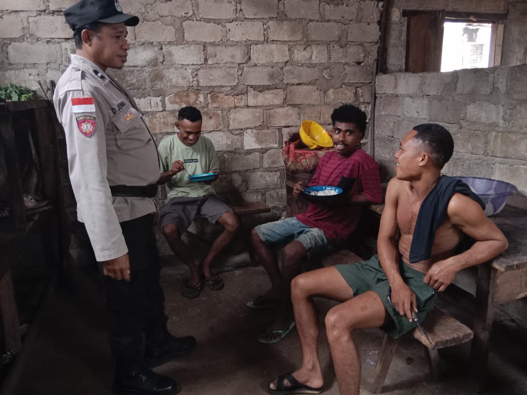 Bhabinkamtibmas Aipda Jennia Bina Masyarakat Demi Wujudkan Stabilitas Kamtibmas